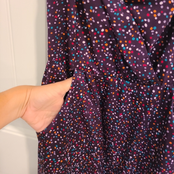 Silky soft cute dress with poke a dot pattern - Picture 3 of 4